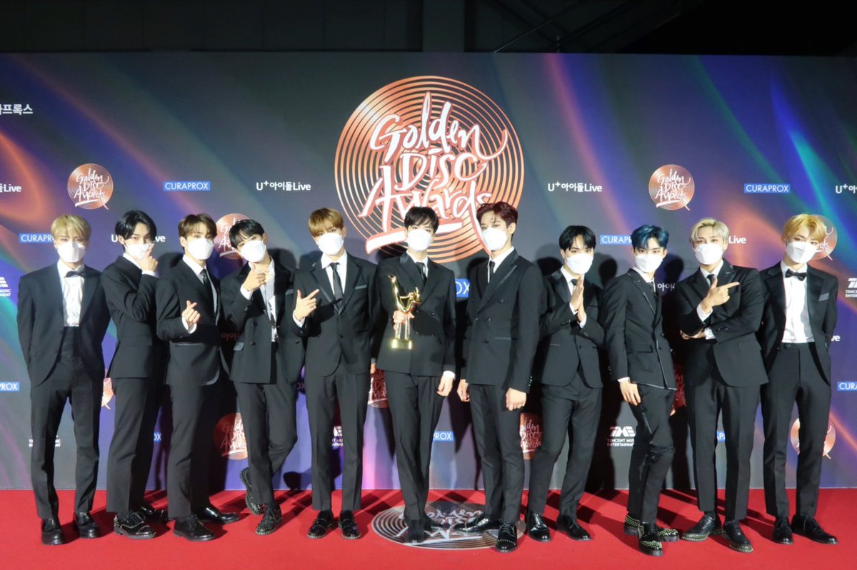 Update_TheBoyz2's tweet photo. @Creker_THEBOYZ TRANS~

[📸] The Boyz received [Next Generation] award in the GDA !🏆
How was The Boyz's Shine Shine and The Stealer stage presented for the first time⁉️✨
Because of deobi we received an award and, had a fun time showing our new stage ❤️ Thank you deobi🥰

#THEBOYZ #더보이즈 https://t.co/a6H7ObCWh3