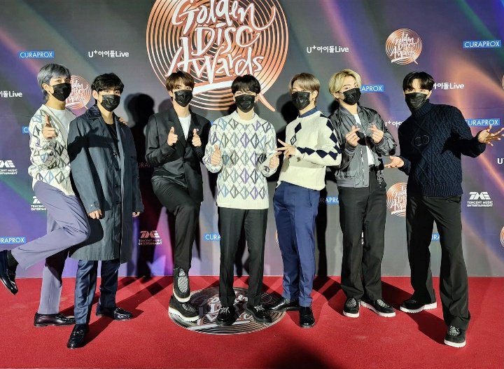 G0THICCYUTA's tweet photo. THE FACT ITS OT7 AGAIN BUT EVERYONE IS PANICKING OVER JUNGKOOK BUT YOONGI BEBY IS ALSO HERE WITH THEM
LETS TREND IT
#YOONGISBACK https://t.co/iIH2JiXuXd