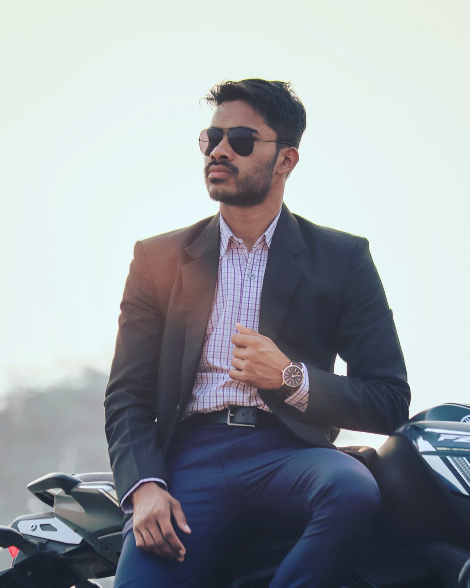 NoharSinghYadav's tweet photo. The golden hour pic🌅🌅🌇🌇
.
.
.
.
#twitter #sunset #formal #successsupportsystem #success #life #seriouslife  #HappyNewYear  #faishonlife #noharsinghyadav  #arjuni #bhatapara #balodabazar #tonatar #Photoshoot https://t.co/YYlOsSiRhQ