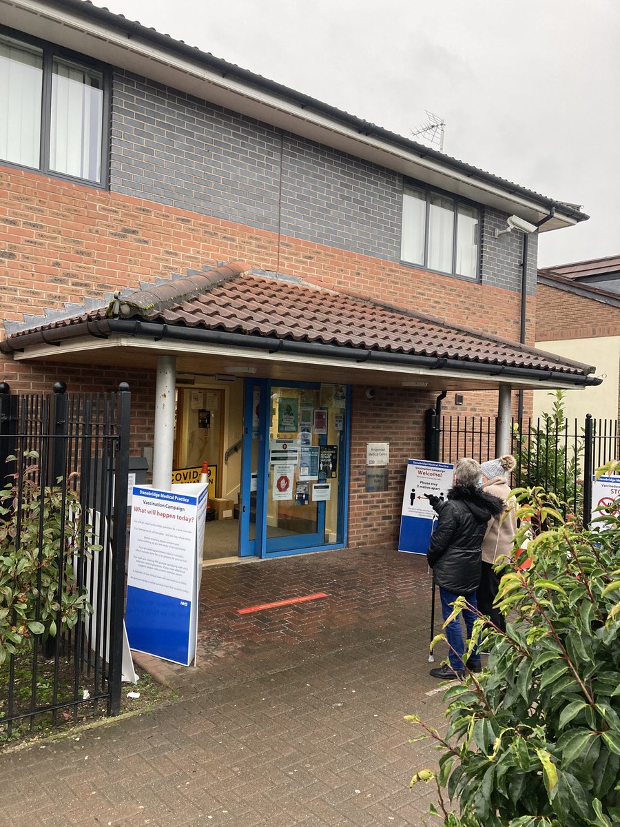 wheelyal's tweet image. Incredibly privileged to have worked with my team, primary care colleagues and volunteers at two #COVIDVaccination sites this week, long, cold days but blown away by the patients (most ov 90) who queued, were thankful,were jolly, so resilient! Very emotional #proudtoworkforthenhs