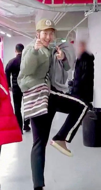 k1nGnAmj0on's tweet photo. HE REALLY OWNS THIS POSE https://t.co/ieBiZwtoyY