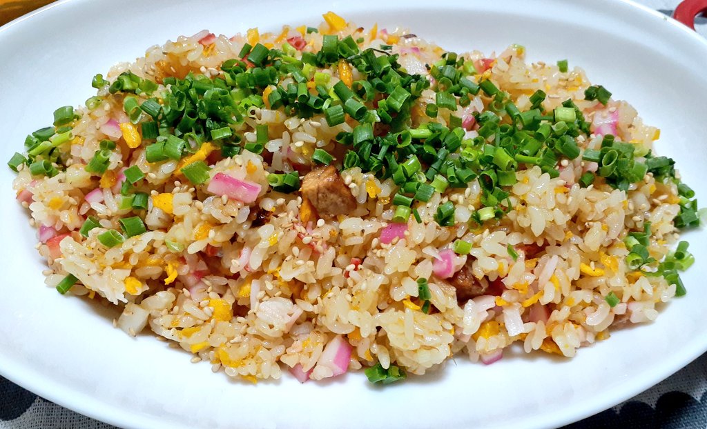 さいしん 夜ごはん ナルト とカニカマ増し増しチャーハン 冷凍だけどね と ネギトロユッケ こんなに 美味しいチャーハンで300円程度で食べられるなんて素敵な世の中ですな めっちゃうまー ニチレイ 本格炒め炒飯 T Co Gmcq75bwxy さいしん 夜ごはん ナルト とカニカマ増し増しチャーハン 冷凍だけどね と ネギトロユッケ こんなに 美味しいチャーハンで300円程度で食べられるなんて素敵な世の中ですな めっちゃうまー ニチレイ 本格炒め炒飯 T Co Gmcq75bwxy
