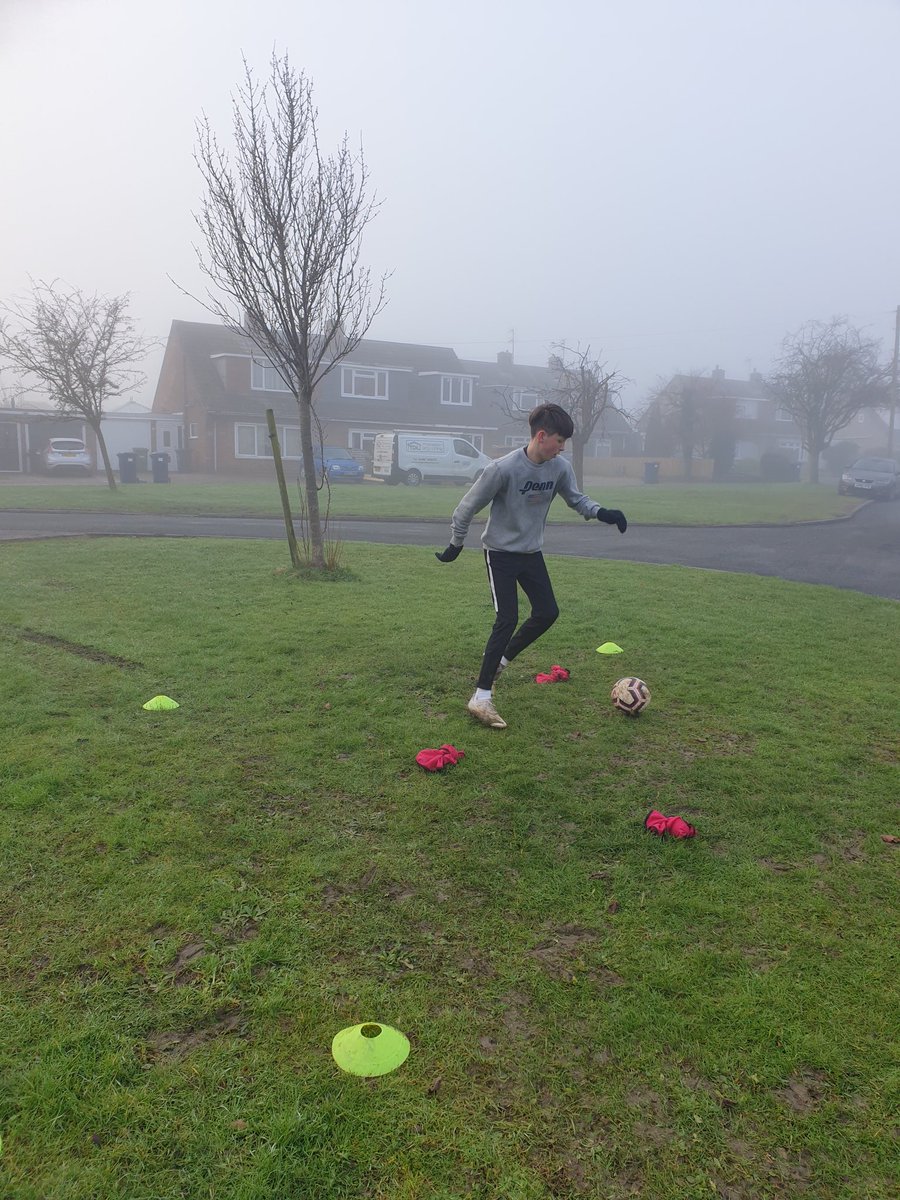 ClareLormanHall's tweet photo. Nice early morning training. https://t.co/Hy19hMmOiE