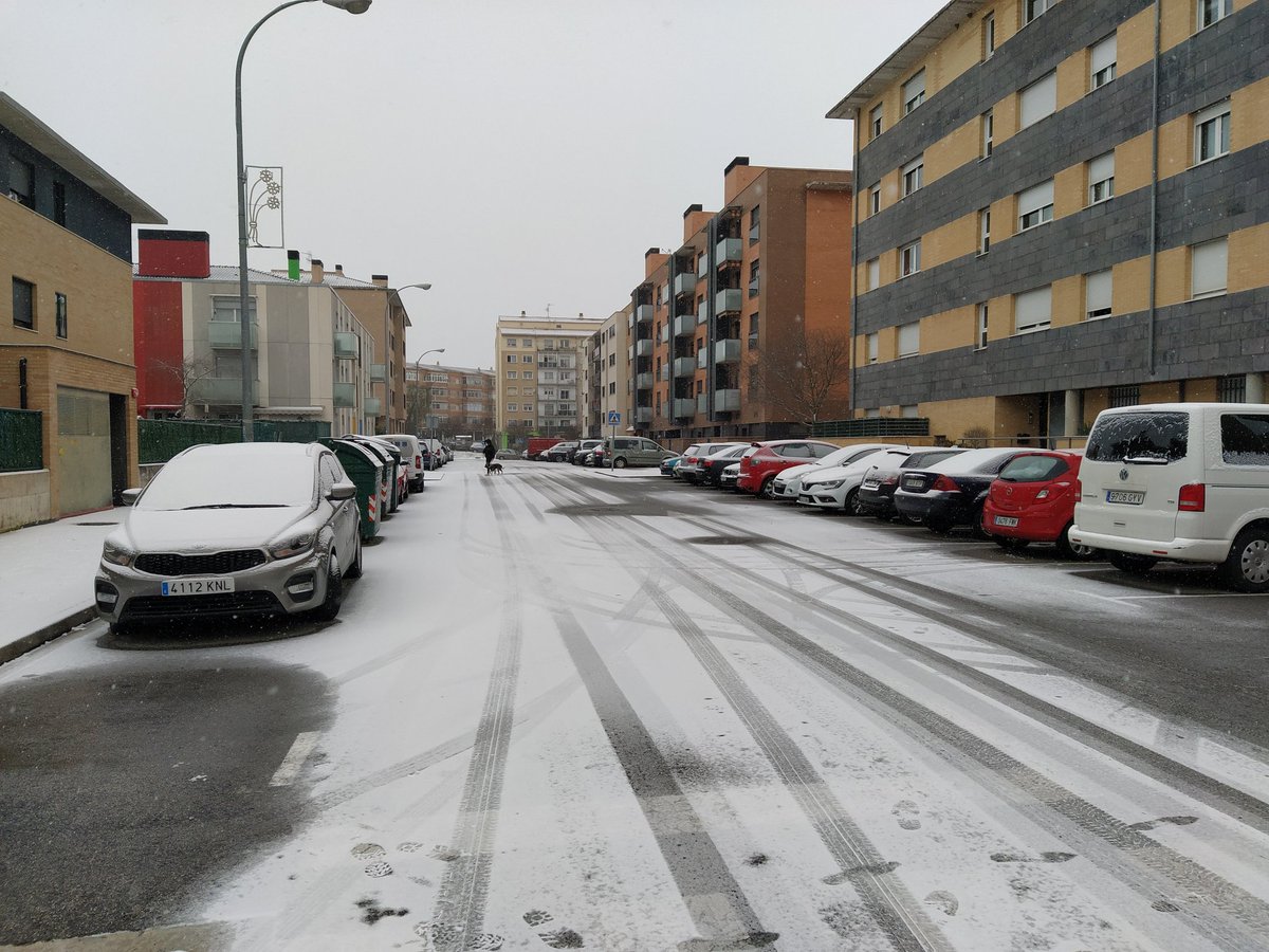 Unaidesga's tweet photo. #Nieve #Noain 11.20h. https://t.co/AhFfDWP1e4