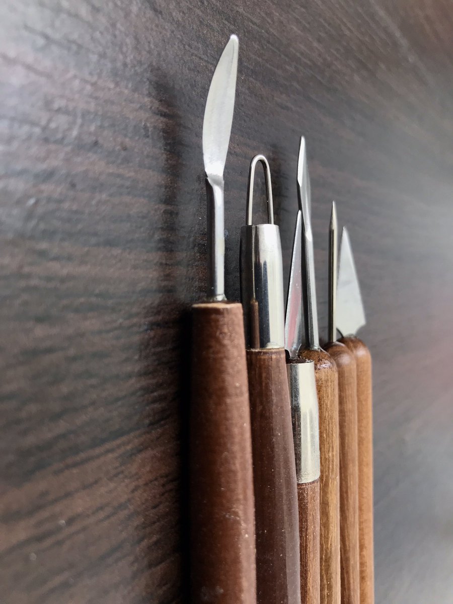 Clay sculpting tools
6 piece set 

• 15 - 17cm in length
• Wood &amp; stainless steel

MVR 130/-