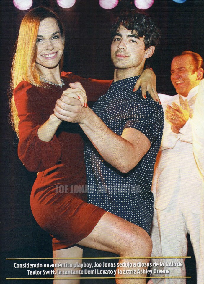 Joe and Blanda (Janda) were always together, as she followed him on tour with the Jonas Brothers. When she wasn’t following him, he sent her flowers (1st picture).