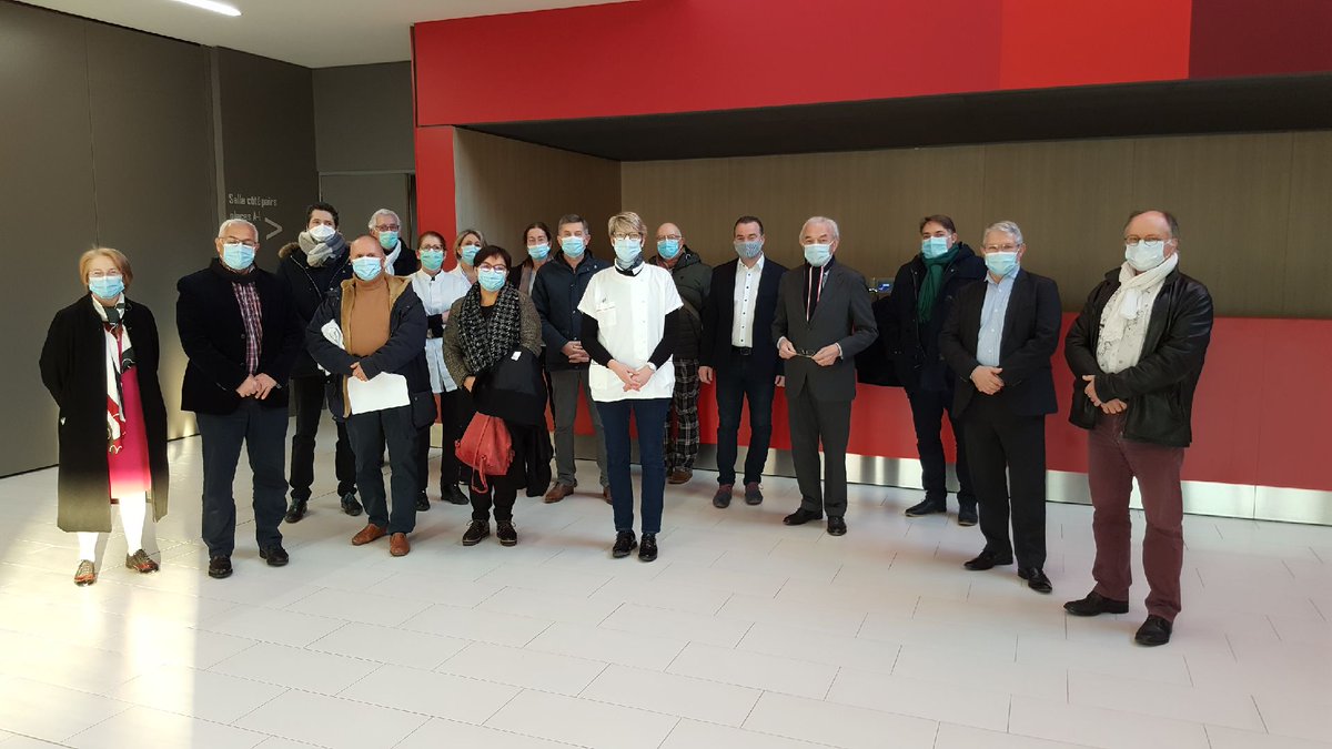 PLASSAISP's tweet photo. Ce matin, lancement de la campagne au Centre de vaccination Covid19 à l'espace St Fiacre de Château-Gontier. Présences de Jean Arthuis, Philippe Henry, Dr Salvato, Dr Nouri et 10 autres médecins libéraux et hospitaliers. Partenariat Ville-Hopital exemplaires. https://t.co/TK63qpYbax