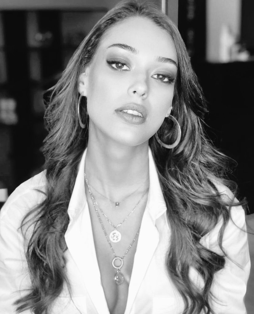 dilandenizfs's tweet photo. Dilan Deniz senin LigiUp da zirve 1de olamnı o kadar çok isterdim ki inan yalnızca benim degil çogu kişinin söylemek istedigi belkide..🖤 https://t.co/xmMrlzGFfP