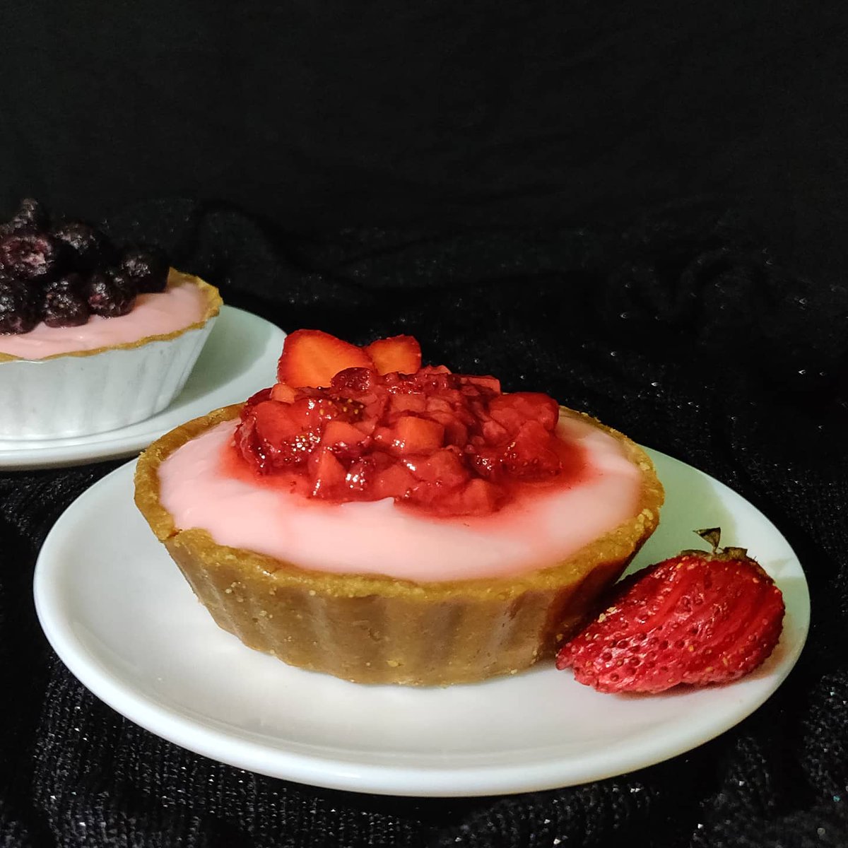 JaniceRego's tweet photo. No-bake eggless Berry Custard Tarts 😋🍓

Check it out - https://t.co/bDN6MQKKmV

#strawberry #tarts #foodie #foodblogger #easyrecipes #treats  #delicious #sweets #cookingIsAllYouNeed #food #desserts https://t.co/EGkCbQ6m0X