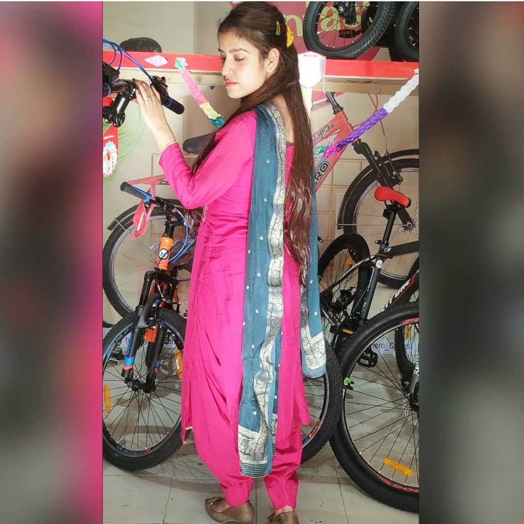 Smayara15's tweet photo. कुछ झूठे लोगों का ये परिचय असली है,
चेहरे तो नकली है पर अभिनय असली है…
❤️💛 https://t.co/XgidWquxG2