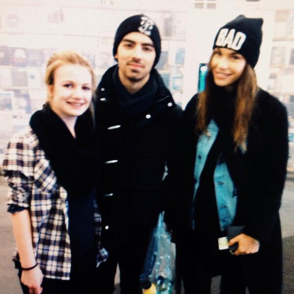 2014: Joe, Blanda, Nick, Olivia and other friends were spotted in Bahamas for a wedding.