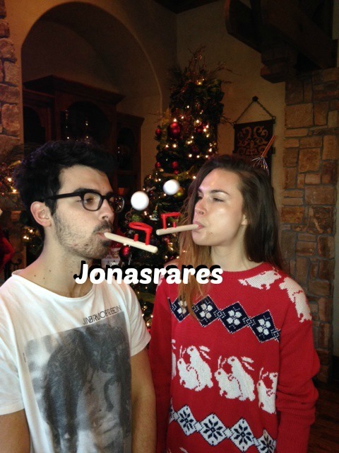 2013: Joe and Blanda’s double date with Joe’s ex girlfriend Demi Lovato and Joe’s best friend/Demi’s ex boyfriend Wilmer Valderrama.