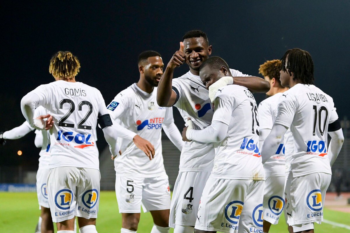 Solides 👊🏾 Belle performance de l'équipe à l'extérieur... on continue 💪🏾