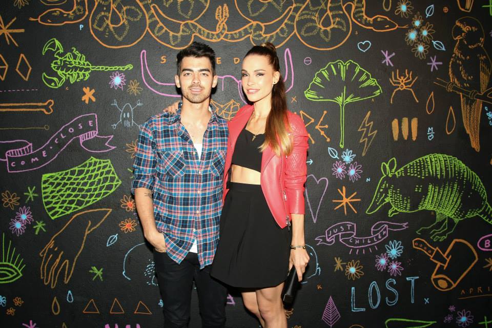 2014: Joe, Blanda, Nick, Olivia and other friends were spotted in Bahamas for a wedding.