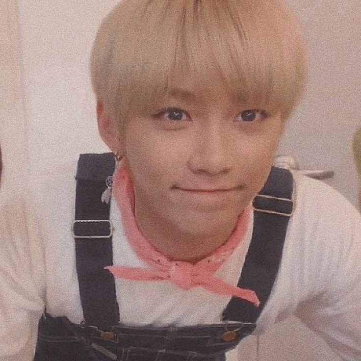hyunminpsycho's tweet photo. changlix ау Феликс с детства любил прятаться за шторами И с возврастом эта привычка никуда не делась, именно поэтому сейчас блондин прячется от своих проблем там же Проблем в виде Чанбина, который друг детства и в которого влюблен Ли Но что если Со знает о его слабости к шторам https://t.co/hfFtyje6fi