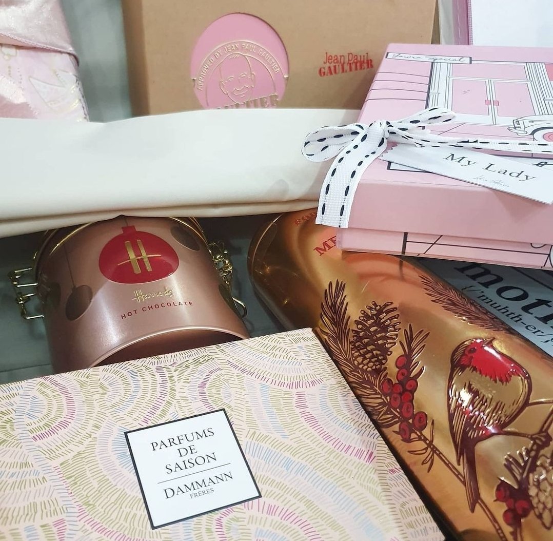 IskraAlexis's tweet photo. This was one of my fave gift packs to do. He was very intentional about gifting his wife for Christmas and of course you know we love love.
#IskraAlexis
#GiftsInAbuja
#GiftWrapService
#GiftWrapping
#Gifts https://t.co/EC5eMIKwwk