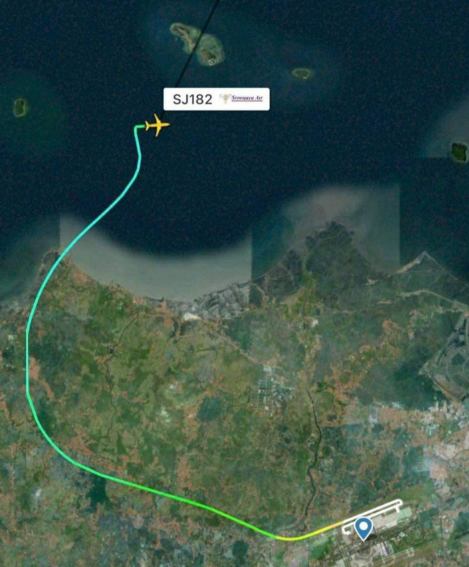 ohtweet's tweet photo. Terkini!! Pesawat Srivijaya Air dilaporkan hilang dalam radar ketika dalam penerbangan dari Jakarta ke Pontianak.

Pesawat yang dikatakan berlepas jam 1.30 petang tadi terputus hubungan ketika melintas ruang udara di daerah kepulauan Seribu, Jakarta. https://t.co/HL8Tk2tL8x