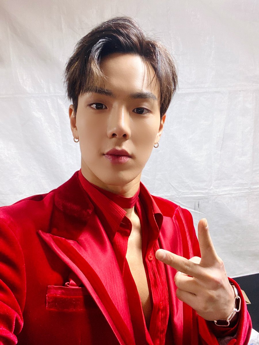OfficialMONSTAX's tweet photo. 몬베베도 너무고맙고 골든디스크도 너무감사합니다 #셔누 #GDA_MONSTAX https://t.co/vklAro2mHv
