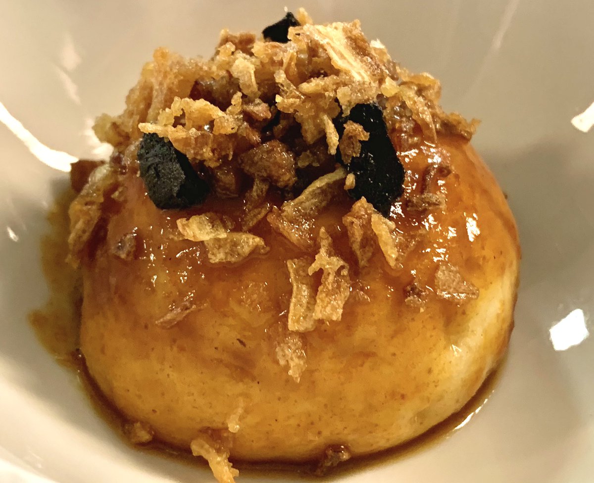 salvador_fab's tweet photo. Des parfums de Toulouse dans un petit pain vapeur en préambule.... 😋 miam. #foodforchange #onechefoneingredient #relaischateaux #slowfood #michelinstar #MICHELINguideBELUX https://t.co/5FXOaFmMMo