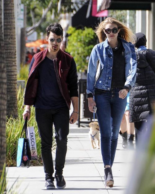 2015: Gigi Hadid. Rumors about them dating started going around in 2014 when she was on and off a relationship with Cody Simpson. In 2015, Gigi and Cody broke up and two weeks later she started dating Joe.