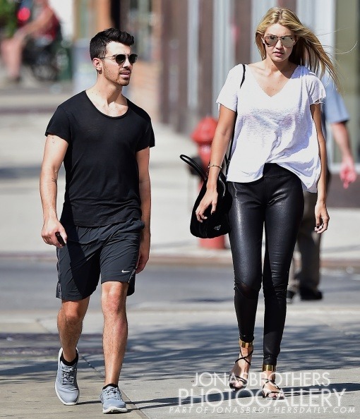 2015: Gigi Hadid. Rumors about them dating started going around in 2014 when she was on and off a relationship with Cody Simpson. In 2015, Gigi and Cody broke up and two weeks later she started dating Joe.