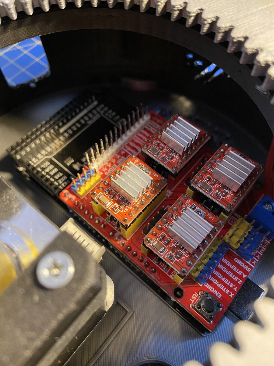 GiovanniLerda's tweet image. After the gripper, I work on a small control system positioned at the base of the Robot #KAUDA , in order to make it more compact and easier to use! 👨‍💻 
#KAUDA #Robotics #DIY