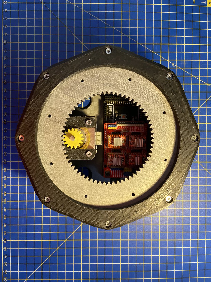GiovanniLerda's tweet image. After the gripper, I work on a small control system positioned at the base of the Robot #KAUDA , in order to make it more compact and easier to use! 👨‍💻 
#KAUDA #Robotics #DIY
