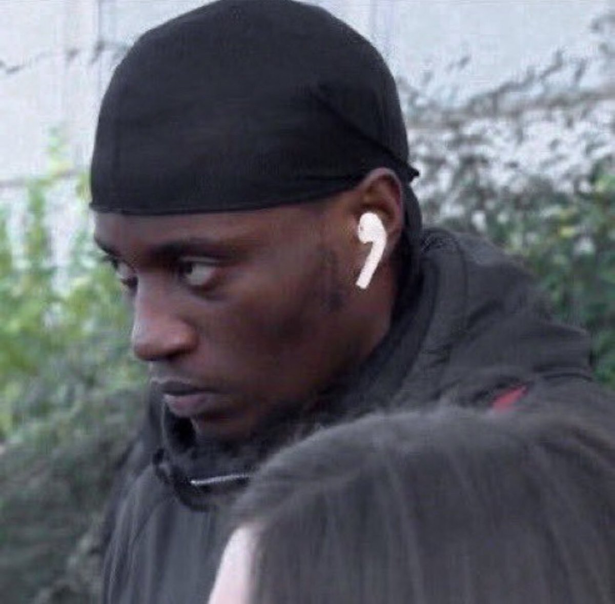 jonanngu's tweet photo. Me in public:            My airpods: https://t.co/Tjb1G5ueE8