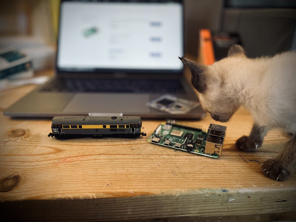 TrainworkClock's tweet photo. It begins - with some help. 

Step 1: ⁦@Raspberry_Pi⁩ OS &amp; boot... https://t.co/6XJKOa3Y6N