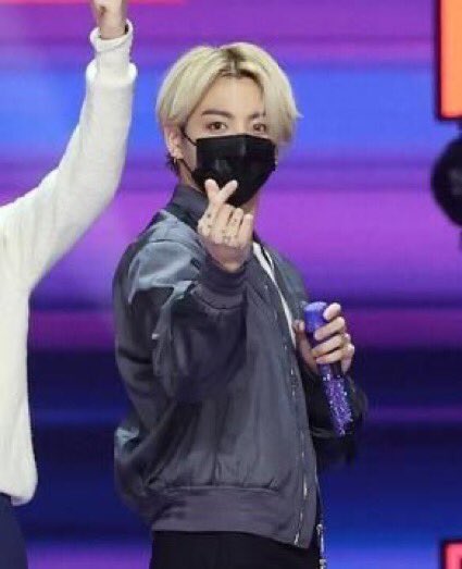 dolzkoo's tweet photo. @yunwoosutopia DUDE HES FUCKING BLONDE !! https://t.co/SOEoUSH5B5