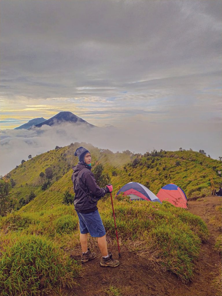 AzisMario's tweet photo. Tabiat ee anak iku manut wong tuo,,
Tabiate adi ikumanut kakang ee,,
Tabiate murid iku manut guru,,

Dadi,, nek pengen sekarepe dewe ora usah dadi anak, ora usah dadi adi, ora usah dadi murid, sukur-sukur ora usah dadi menungso.. dadio kewan sing urip ono alas..~ https://t.co/byEZFgmKSI