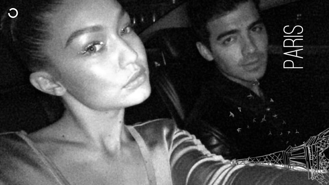 Joe went to Milan to support his ex girlfriend Gigi Hadid during the Milan Fashion Week.
