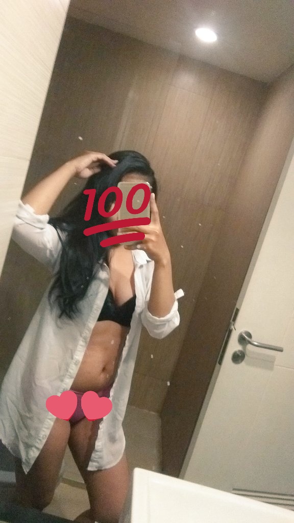 I'm so sad. And bored. And hungry. And horny. 💅🏻