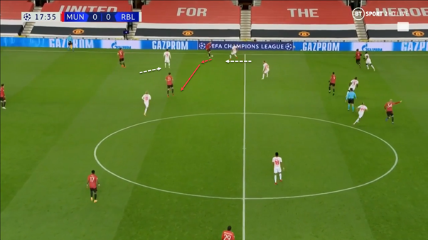 While it seems easy, to keep possession moving with quick, accurate passes in the 1st and 2nd phases is important and Shaw does so with great efficiency.He has a 92.2% accuracy in his short passes (5-15 yards) this PL season. Examples of Shaw's comfort on the ball are below.