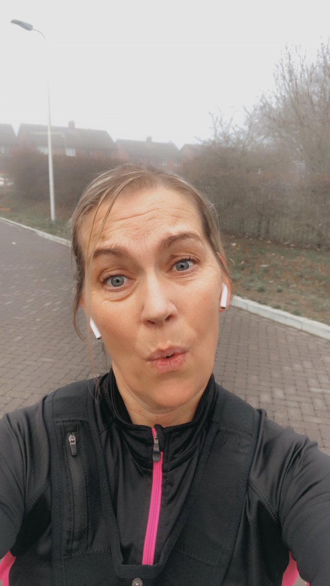 Jayneyclarkyy's tweet photo. Cold ! Sweaty ! But feel bloody amazing 🙌🏻 #saturdayrundone #run5 #getupgetoutgetactive #4stonedown #diabetesreversalmission https://t.co/iXs4okQONW