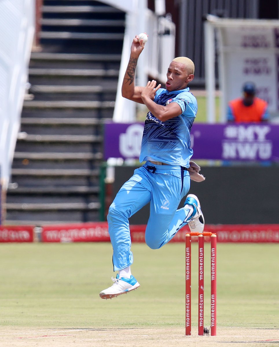 Titans_Cricket's tweet image. INNINGS: Frylinck departs for 32 off Thando Ntini in the final  over and @DolphinsCricket finish on 270-7 after their 50 overs.

Our target is 271.

#MODC | #TTNvDOL