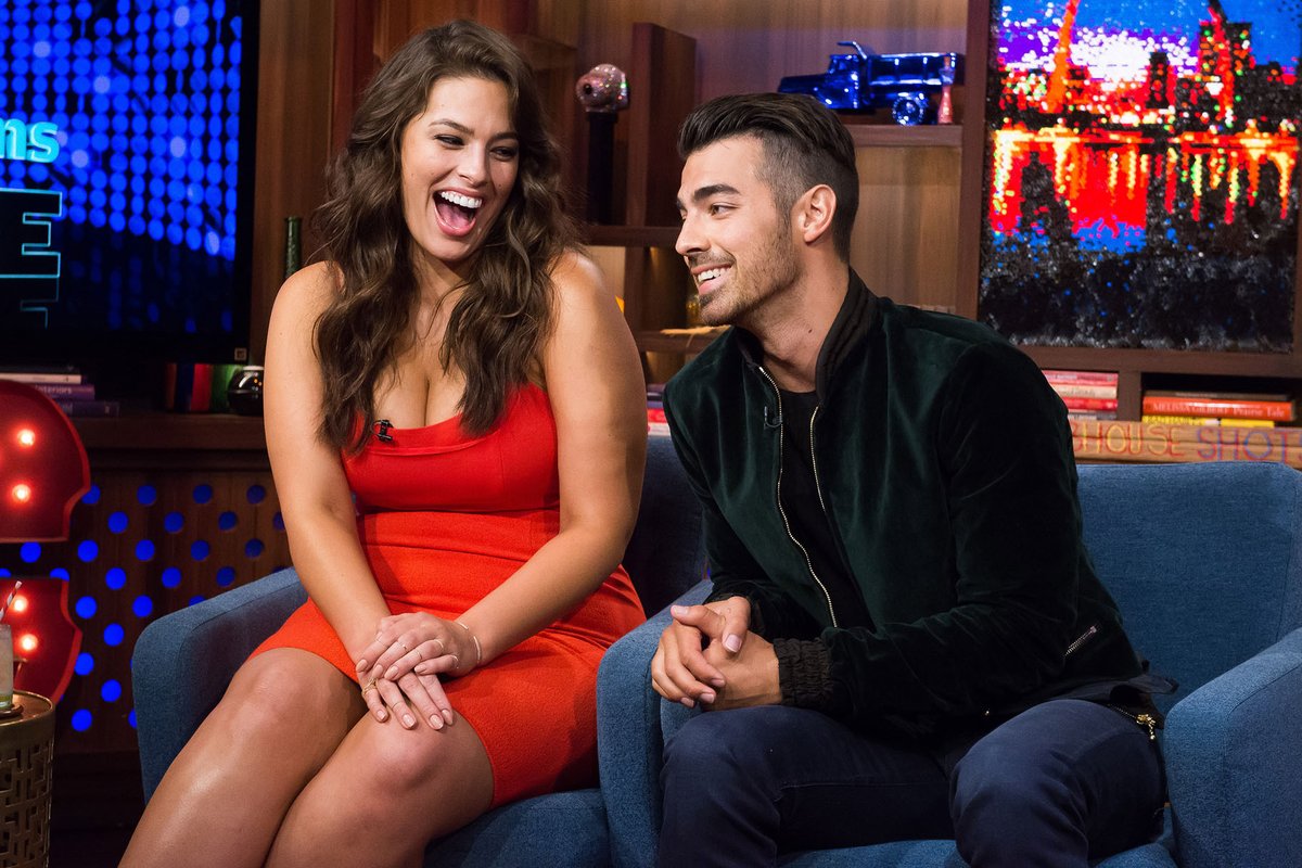 During this interview, Joe played the Shag, Kill and Marry game and he chose to shag his ex gf Taylor Swift, marry his other ex Demi and kill his other ex Gigi Hadid.