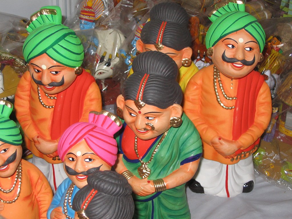 4)Kondapalli ToysKondapalli toys are frm Vijaywada, Andhra Pradesh. These are made of soft wood ,Tella Poniki frm hills of Kondapally, made frm a combination of different pieces which r glued using an adhesive of tamarind. Animals, birds, deities & the 10 incarnations of Vishnu.