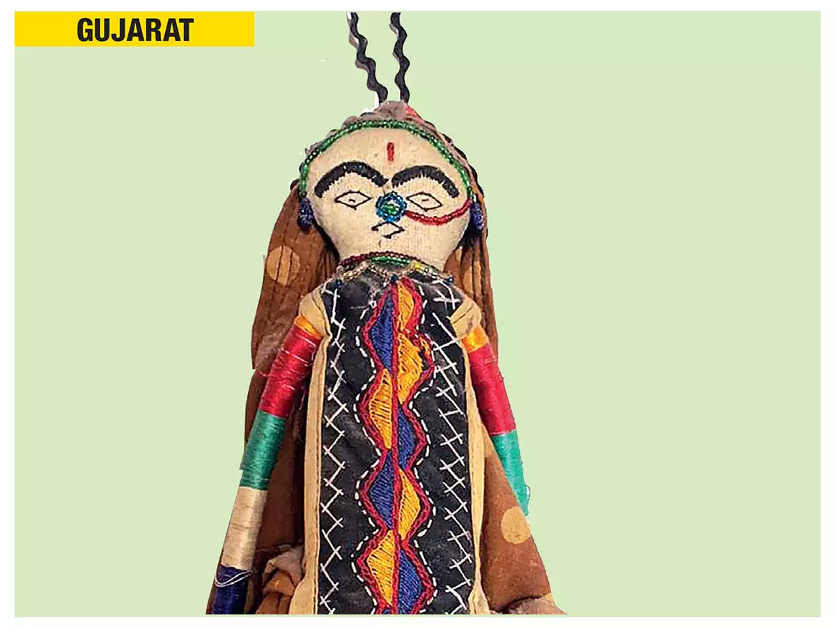 11) Thigda dhinglaCloth dhinglas & dhinglis (dolls) are made frm small pieces of waste fabrics called thigdas made by women from traditional Kutchi families living in the interiors of Kutch.While they r not being used as toys today,often make the Tourists use them as decor.