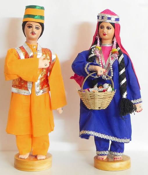 17)The walnut wood carving of Kashmir makes Dolls & hv original luster. Walnut wood is a soft wood which makes its highly suitable for carving. The preparation of the dolls involves selecting the tree first. Three parts of the tree are involved the trunk, branches & the root.