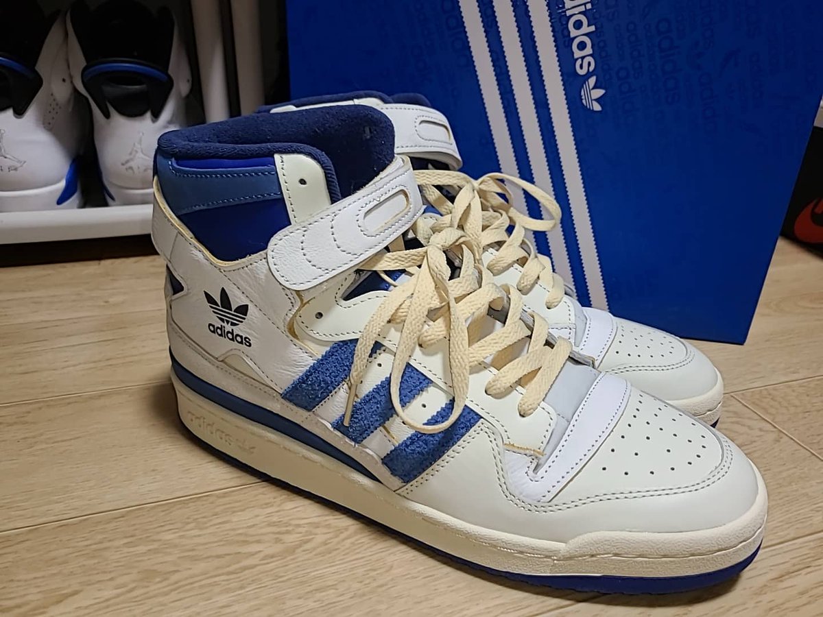 坂道 下 到着しました Adidas Forum 84 High Ogです Nike以外ほぼ買わないのに珍しくadidas かっこいいデザインと思っていたところ ジョーダンが履いていたと聞いたら欲しくなるわけです そのへんミーハーです 詳しくはインスタで Adidas Forum84