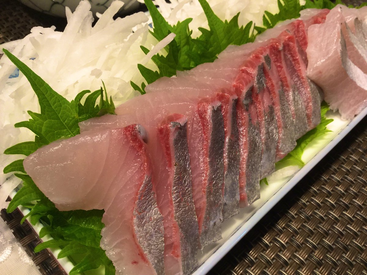 𓆝𓆟しえる𓆜𓆞 魚捌く人 今日の晩御飯 カンパチ刺盛り合わせ 背 腹 ハラモ 車海老の塩焼き カンパチアラ煮 試食用 鰤よりもカンパチの方が好き アラ煮は薄味だけどしっかり味が染み込んでて明日のメインの料理 B 料理男子 料理好きな人と