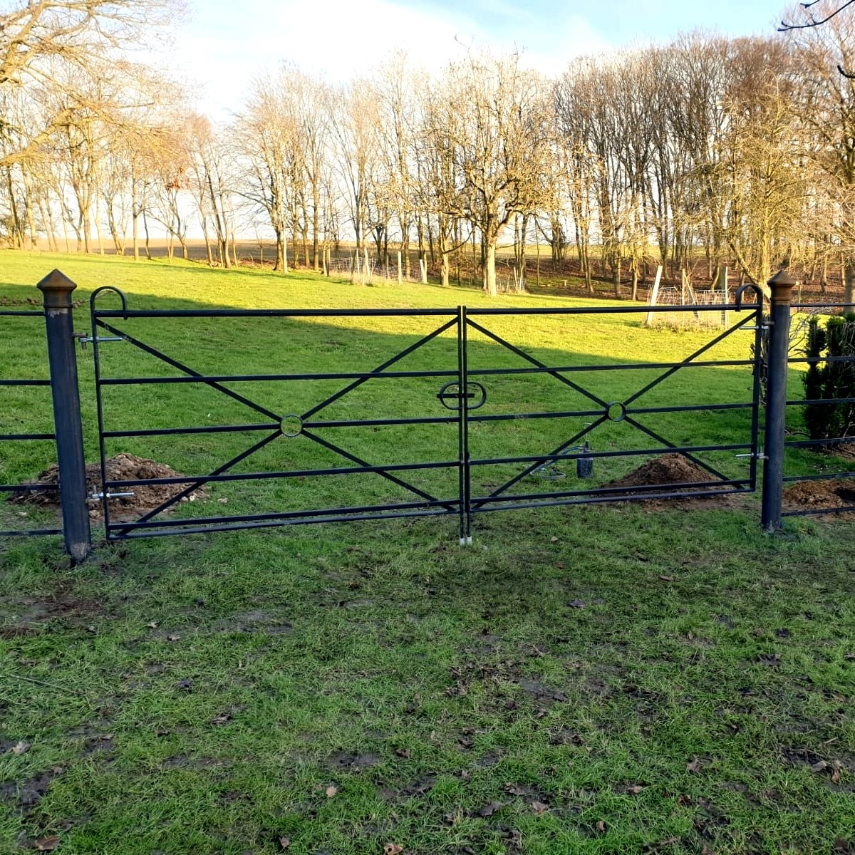 This Metal Field Gate was installed this week in Essex. Welded in place the next step is for it to be primed and painted. 

#wintersday
#fieldgate
#gate
#metalgate
#gatesofinsta
#thetraditionalco