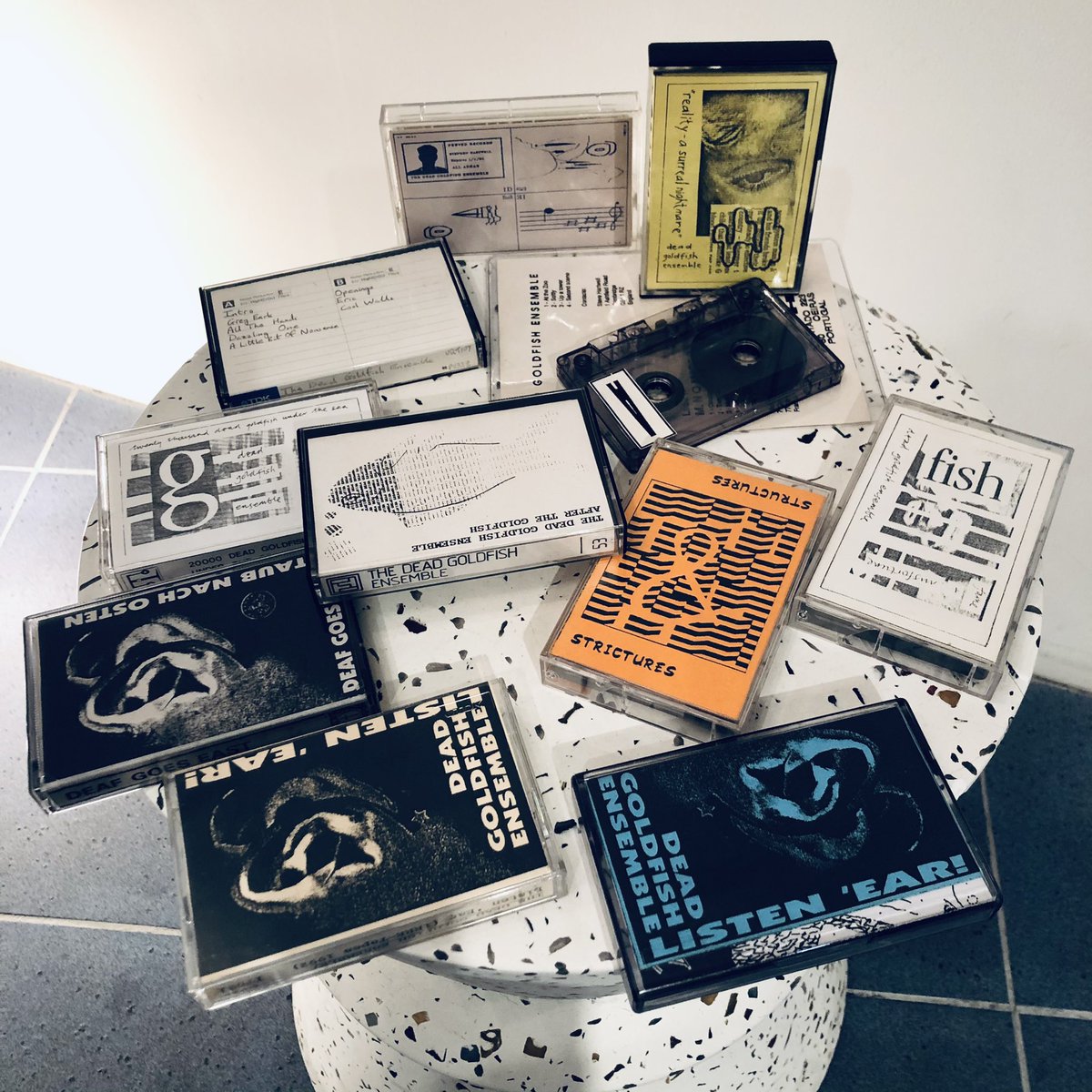 oma0musik's tweet photo. ㊗️conatalaレーベル第3弾のリリースが決まりました🎉
'The Dead Goldfish Ensemble'の初単独LPです。
2月中旬発売予定⇨プレオーダー受付中です、どうぞよろしくお願い致します。
詳細はコチラ⇨https://t.co/NtRyVHMoiB 
試聴あります

#deadgoldfishensemble
#conatala #pianolarecords #fishytails https://t.co/IPXKg6adyc