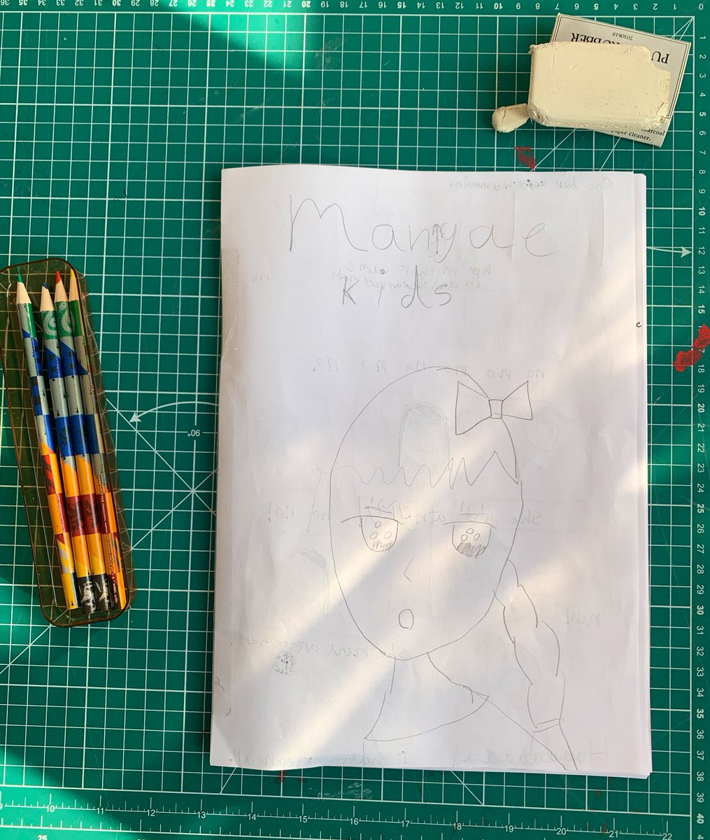 娘6歳が、英語で漫画を執筆中。主人公ソフィちゃんが部屋を片付けてなくて、ママが激怒し、逃げ出すストーリー。#ロンドン育児日記 