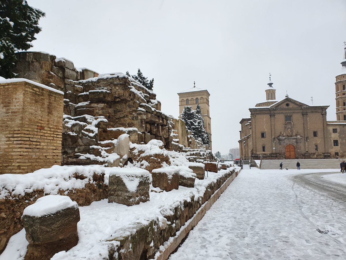 Inde's tweet photo. Zaragoza está de postal. #PatrimonioNevado https://t.co/IIdjAkMtdb