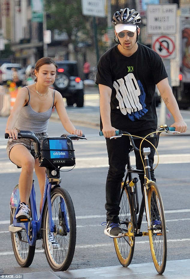 March 2016-April 2016: Eileen Kelly. Her and Joe were spotted on a bike stroll in New York City. Sources like E!News announced that they were dating, introducing her as “Joe Jonas’ mistery girl”. She’s a model.