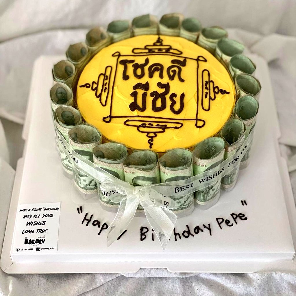 HelloJudma's tweet image. เค้กประจำปี 2021 ต้องแบบนี้ สายอื่นหลบไปขอที่ให้สายมูก่อนนน ลงยันต์บนเค้กกันไปเลย ไม่รู้จะอวยพรยังไงให้ขลัง สั่งเค้กร้าน bakery_mind ให้เขาจัดให้ แล้วเค้กมะพร้าวร้านนี้คือที่สุด อร่อยนุ่มเนื้อมะพร้าวจัดเต็ม ไม่หวานมาก ที่ร้านมีหลายแบบแต่สำหรับเราสาวกมูขั้นสุดแล้วขอแบบนี้เท่านั้น