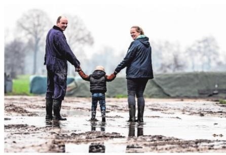 Vandaag in De Gelderlander: Lekker uurtje stampen in de plassen op de boerderij in Halle.
bit.ly/38tknjK
Sinds januari is Project Steungezinnen opgenomen in 't reguliere aanbod 
#Winterswijk  
#Berkelland 
#Oostgelre 
#OudeIJsselstreek 
#Bronckhorst 
#Aalten 
#Doetinchem