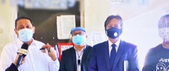 kowalerts's tweet photo. LOOK: Jonel Nuezca, naghain ng "NOT GUILTY PLEA" hinggil sa kasong sinampa sa kanya.

Nag-hain ng not guilty plea ang pulis na si Jonel Nuezca sa pagkakapatay sa mag-inang Gregorio, ayon kay Atty. Freddie Villamor, abogado ng pamilya Gregorio. 

📷 Wanted sa Radyo https://t.co/wkWUtv8qJU